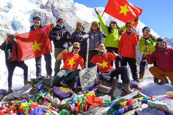Everest Base Camp phía Tây Tạng khác phía Nepal thế nào? 