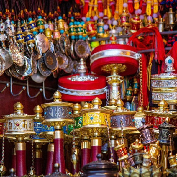 Mua gì làm quà ở Tây Tạng? Thangka, trang sức bạc, trà bơ và mẹo tránh mua hớ