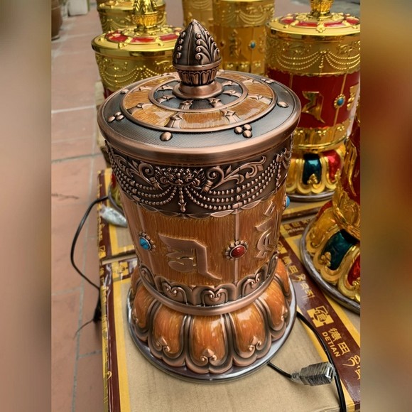 Bánh xe cầu nguyện mini và chuỗi hạt mala làm quà