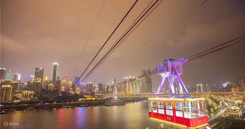 Cáp treo qua sông Trường Giang nhìn ra đường chân trời Trùng Khánh về chiều