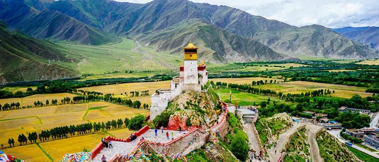 Cung Yumbulagang ở thung lũng Yarlung