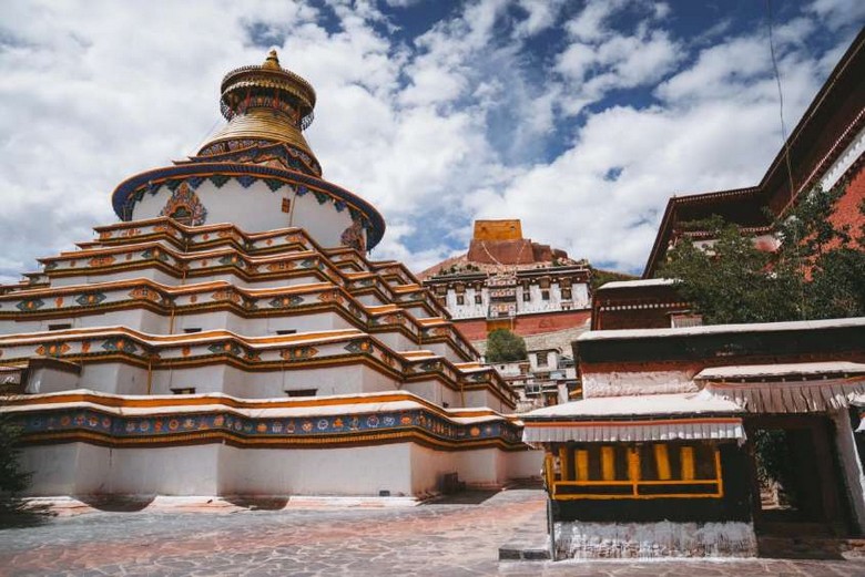 Tháp Kumbum vạn Phật chín tầng trong khuôn viên tu viện Palcho ở Gyantse